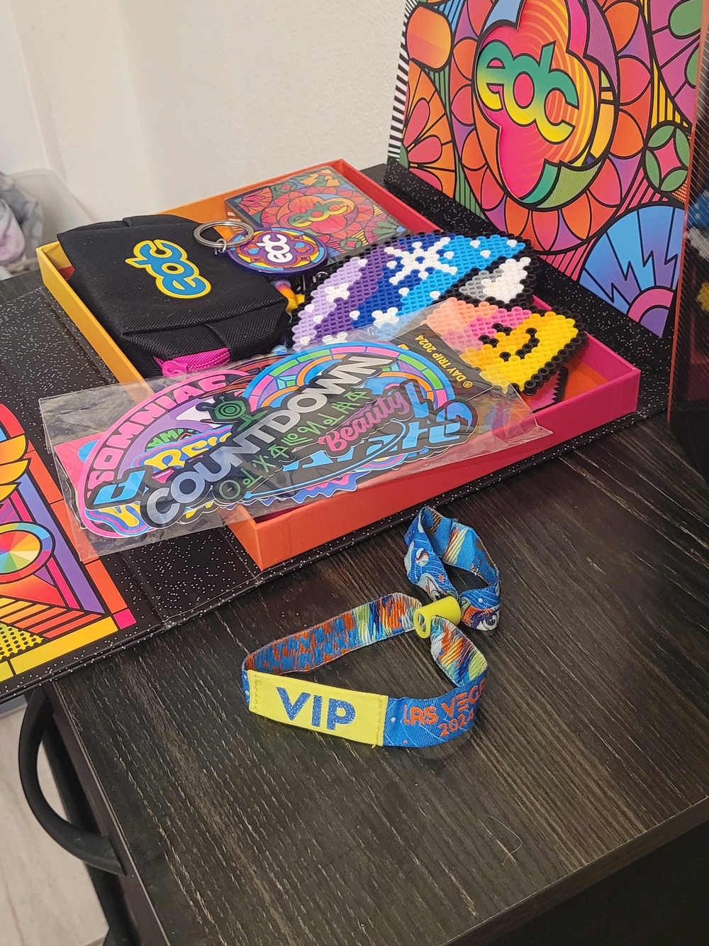 EDC VIP Fabric Wristband with Multicolor Accessories - Blue/Yellow/Purple